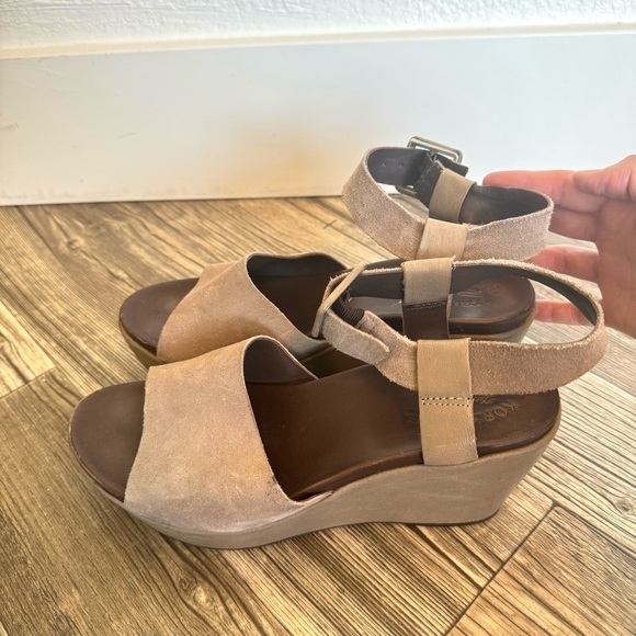 Kork-Ease Women's 9 'Keirn' Platform Wedge Sandal in Stone Under Casual Boho - Picture 1 of 11